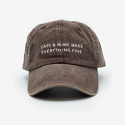 Brązowa czapka dżinsowa - Cats & Wine Make Everything Fine