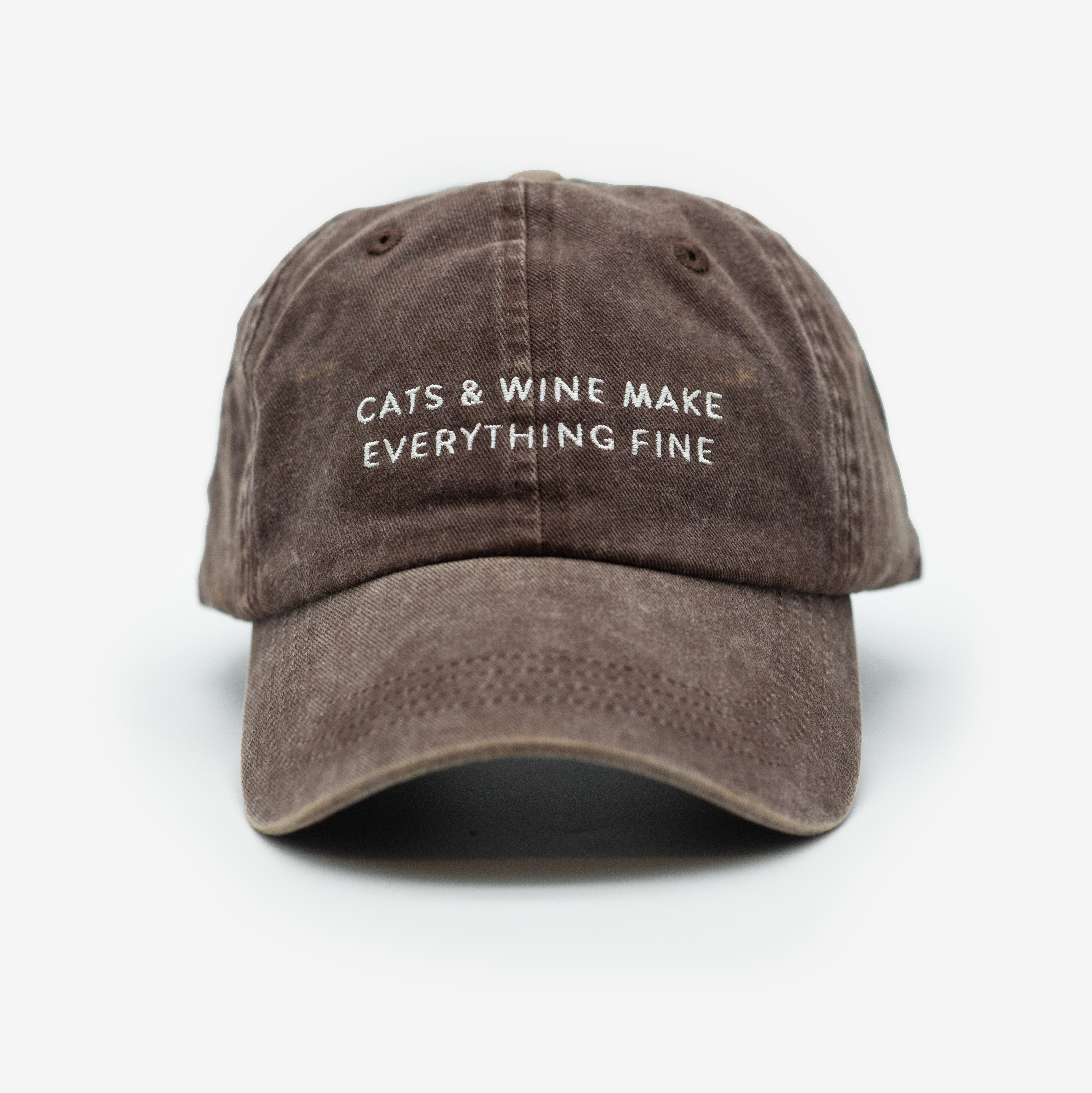 Brązowa czapka dżinsowa - Cats & Wine Make Everything Fine