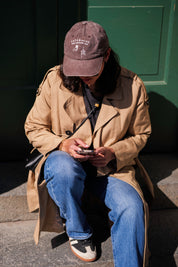 Brązowa denimowa czapka - logo "Cats & Wine Make Everything Fine" 