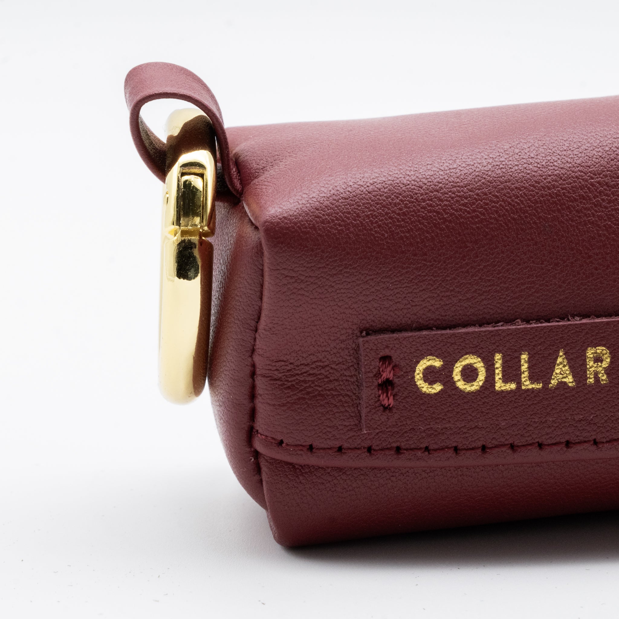 Bordowy uchwyt na worki na psie odchody