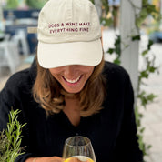 Beżowa czapka z dżinsu - Dogs & Wine Make Everything Fine