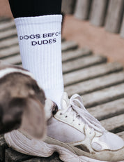 Biała skarpeta rurkowa - Dogs Before Dudes