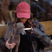 Czerwona dżinsowa czapka - My Dog Is My Shrink